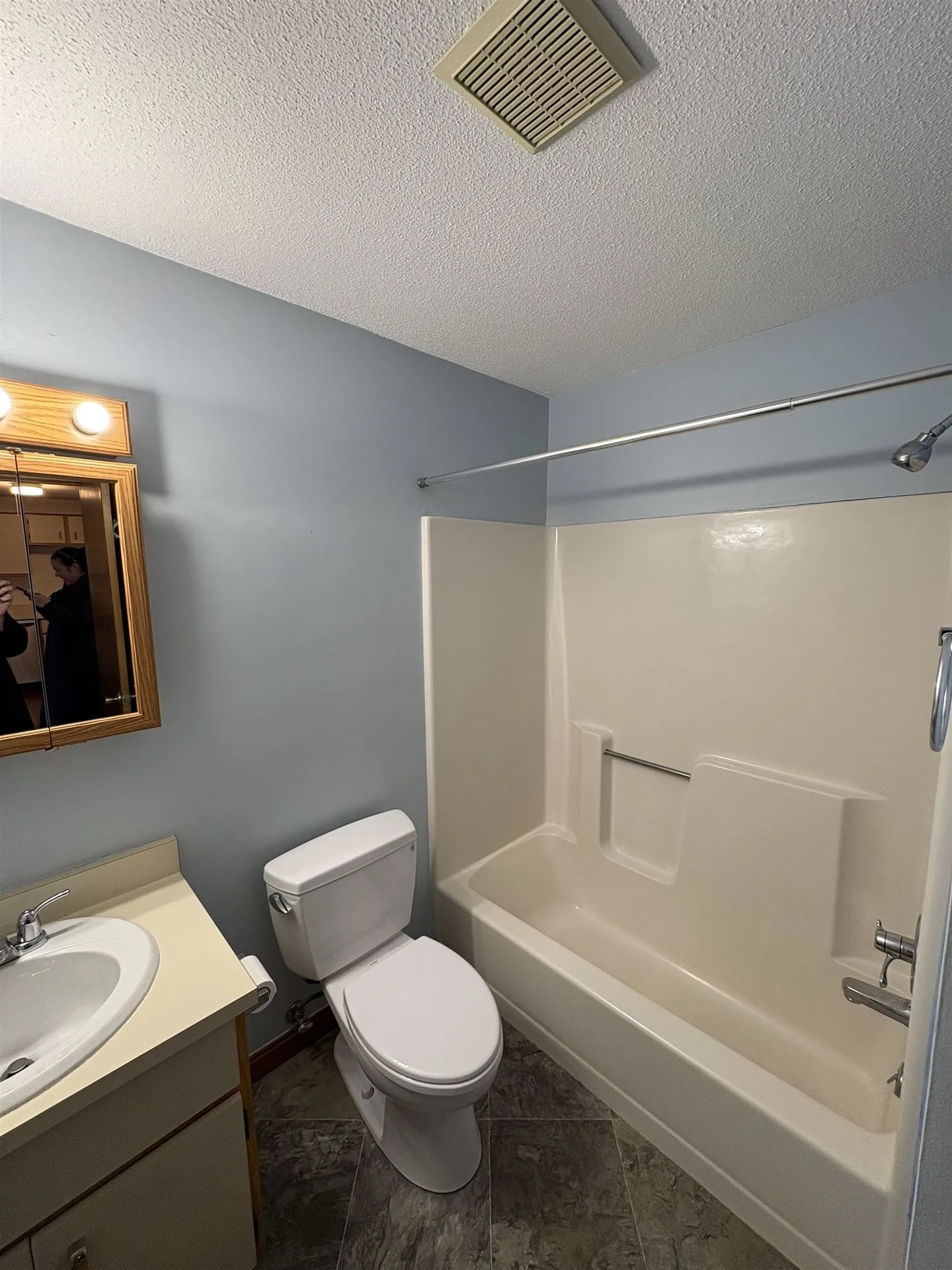 2 Roedean Drive Nashua NH 03063