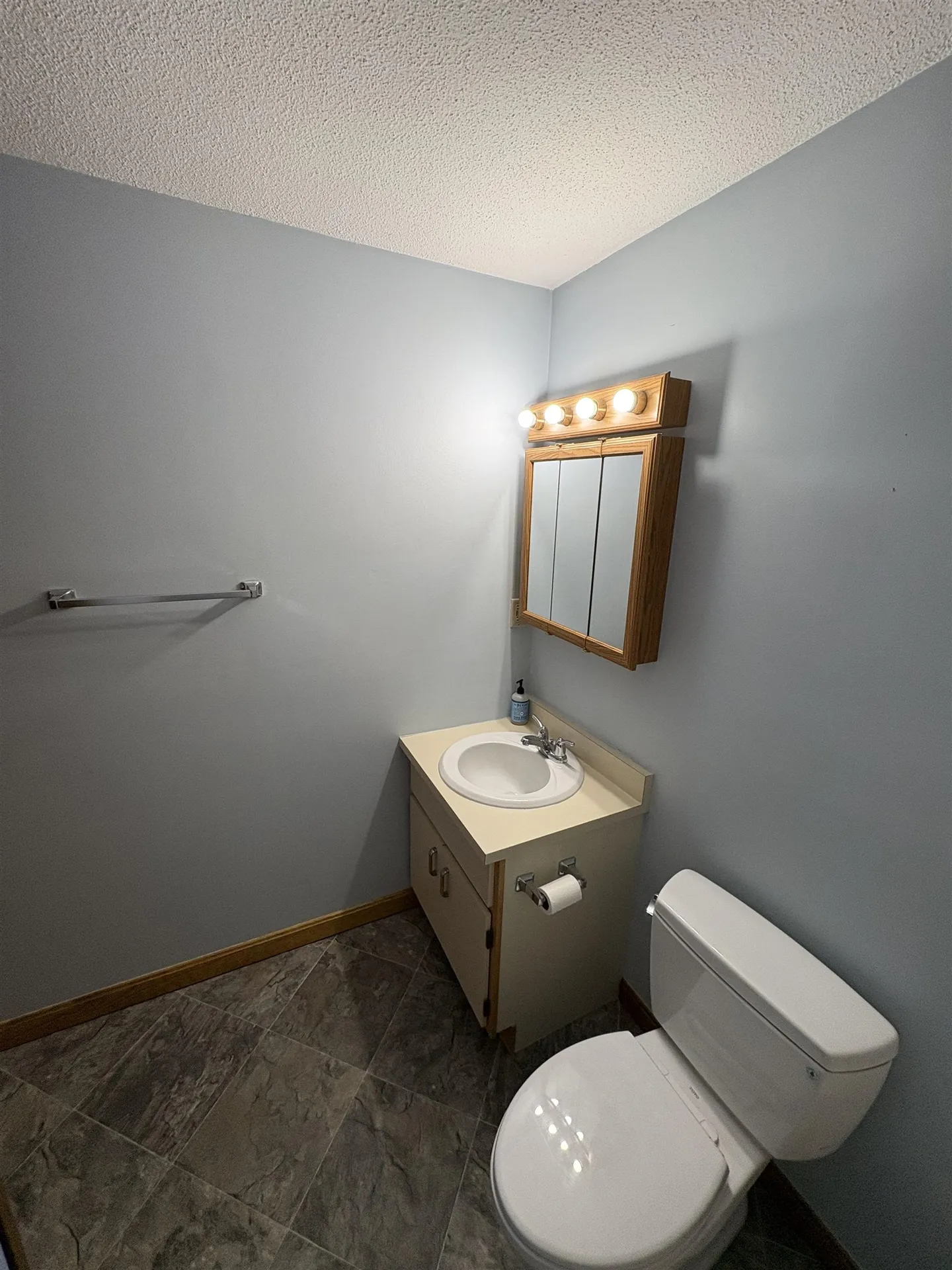 2 Roedean Drive Nashua NH 03063