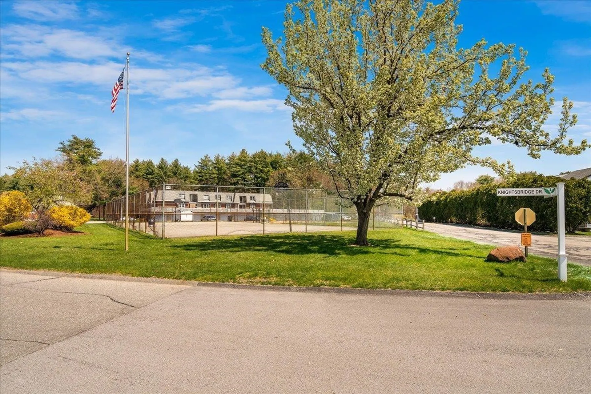 2 Roedean Drive Nashua NH 03063