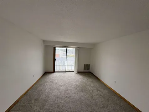 2 Roedean Drive Nashua NH 03063