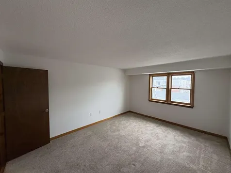 2 Roedean Drive Nashua NH 03063