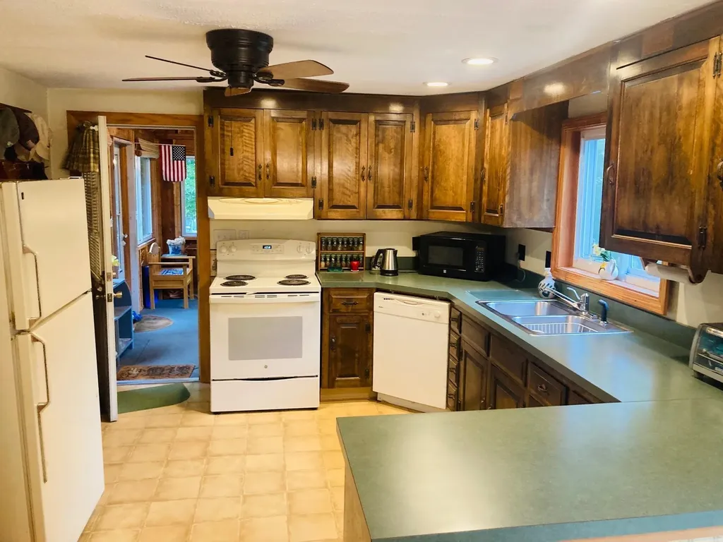 102 Sanborn Road East Kingston NH 03827