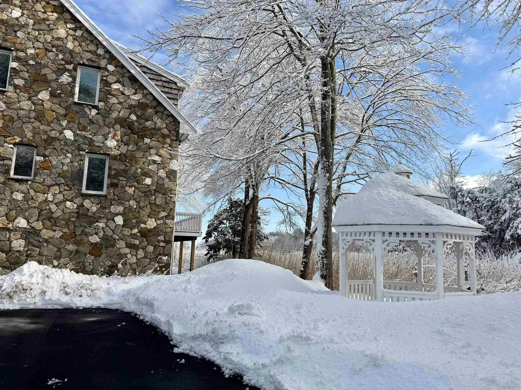 51 Depot Road Hampton Falls NH 03644