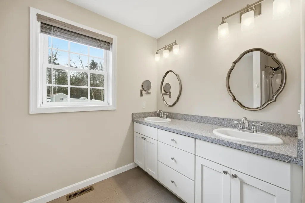 1 French Road Epping NH 03042