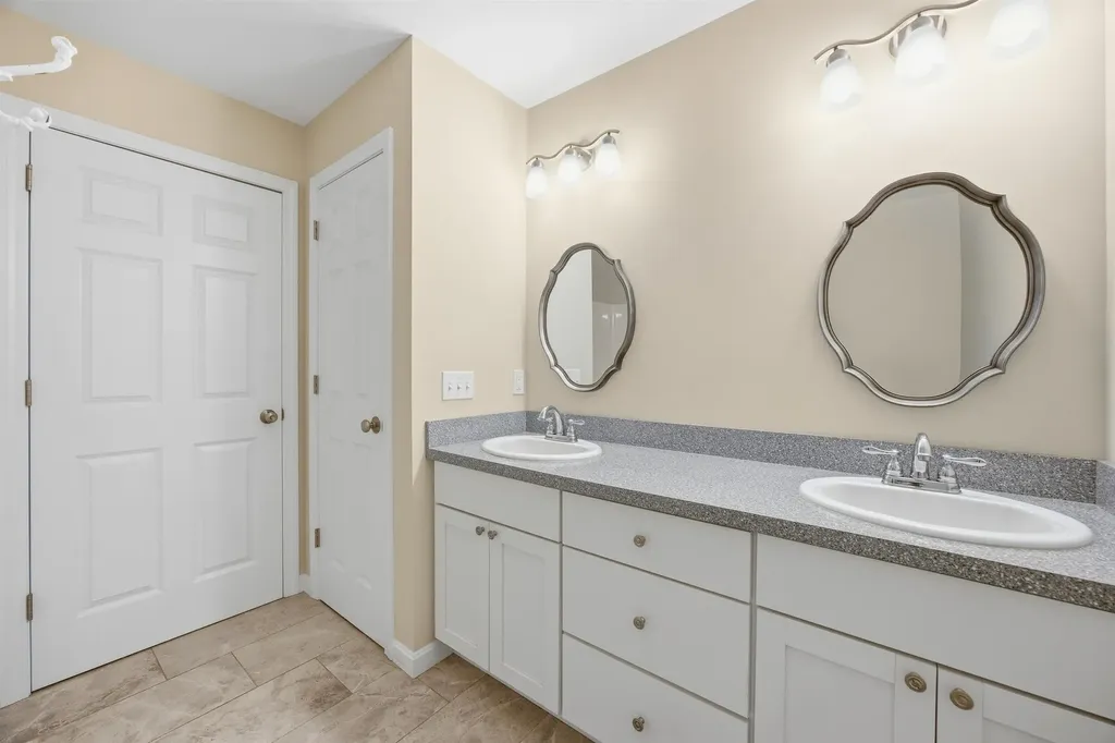 1 French Road Epping NH 03042