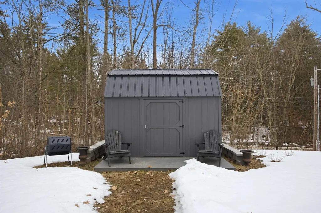 1 French Road Epping NH 03042