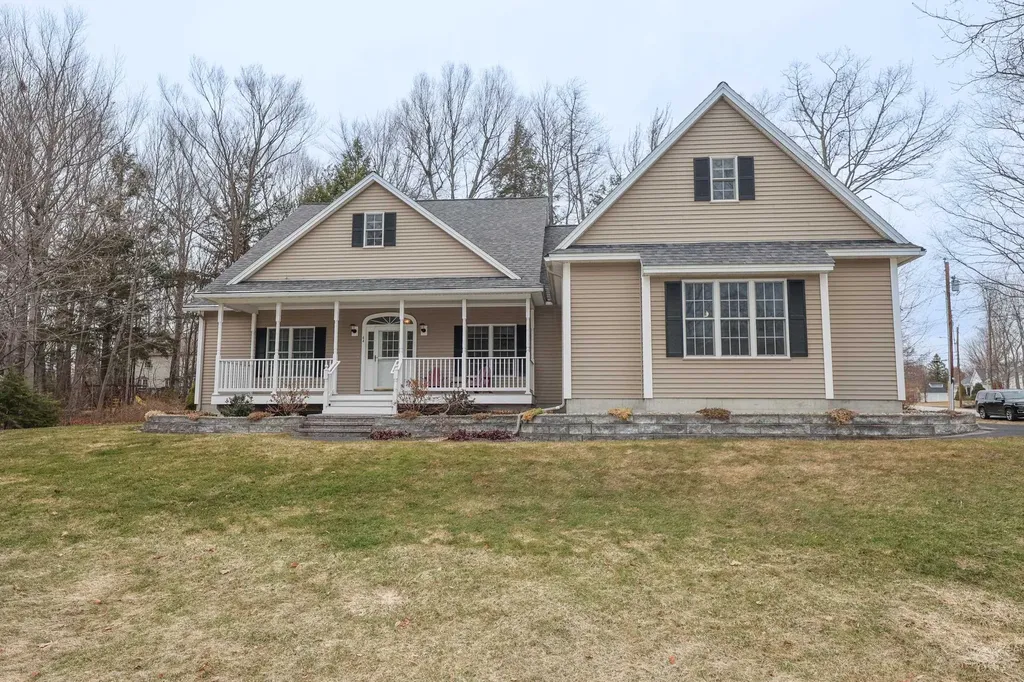 64 Pray Street Rochester NH 03868