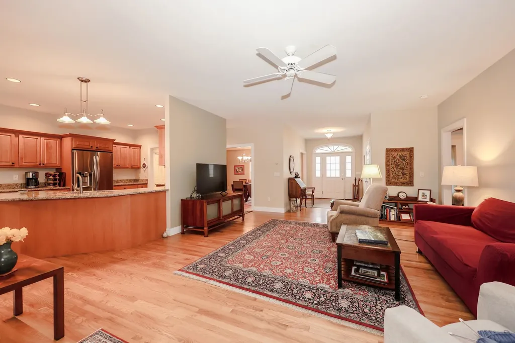 64 Pray Street Rochester NH 03868