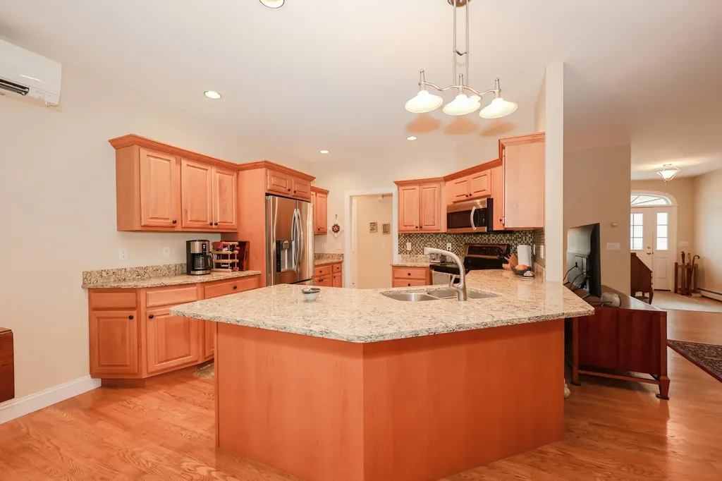 64 Pray Street Rochester NH 03868