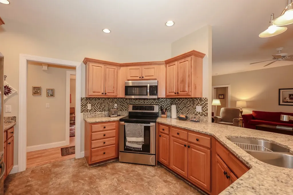 64 Pray Street Rochester NH 03868