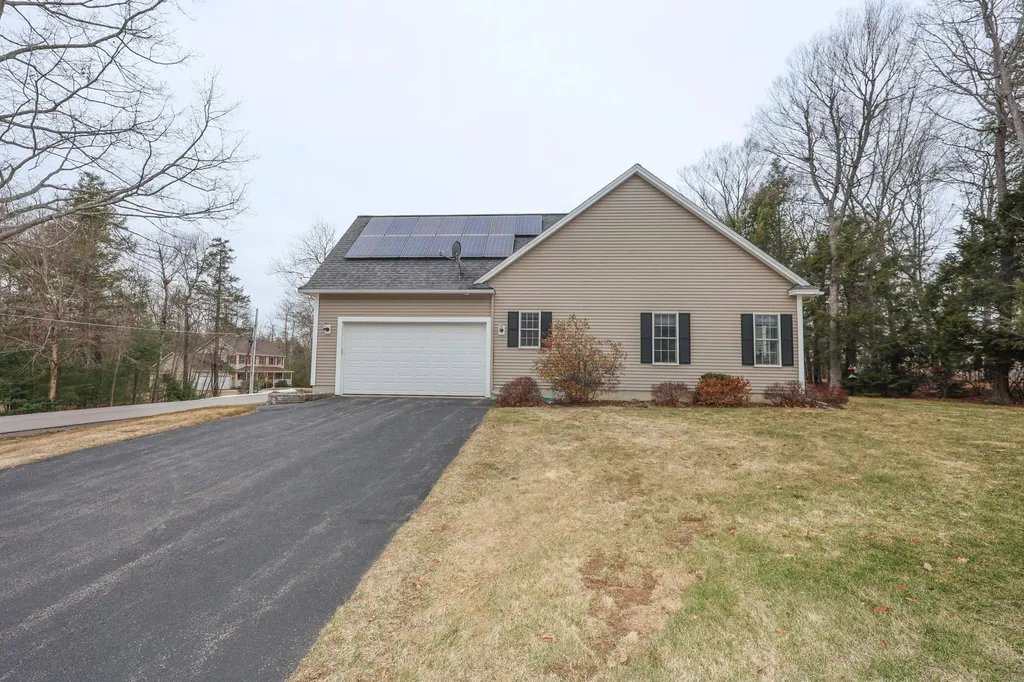 64 Pray Street Rochester NH 03868