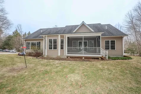 64 Pray Street Rochester NH 03868