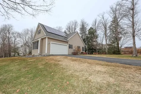 64 Pray Street Rochester NH 03868