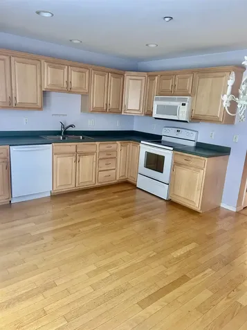 25 Shadowbrook Drive Hudson NH 03051