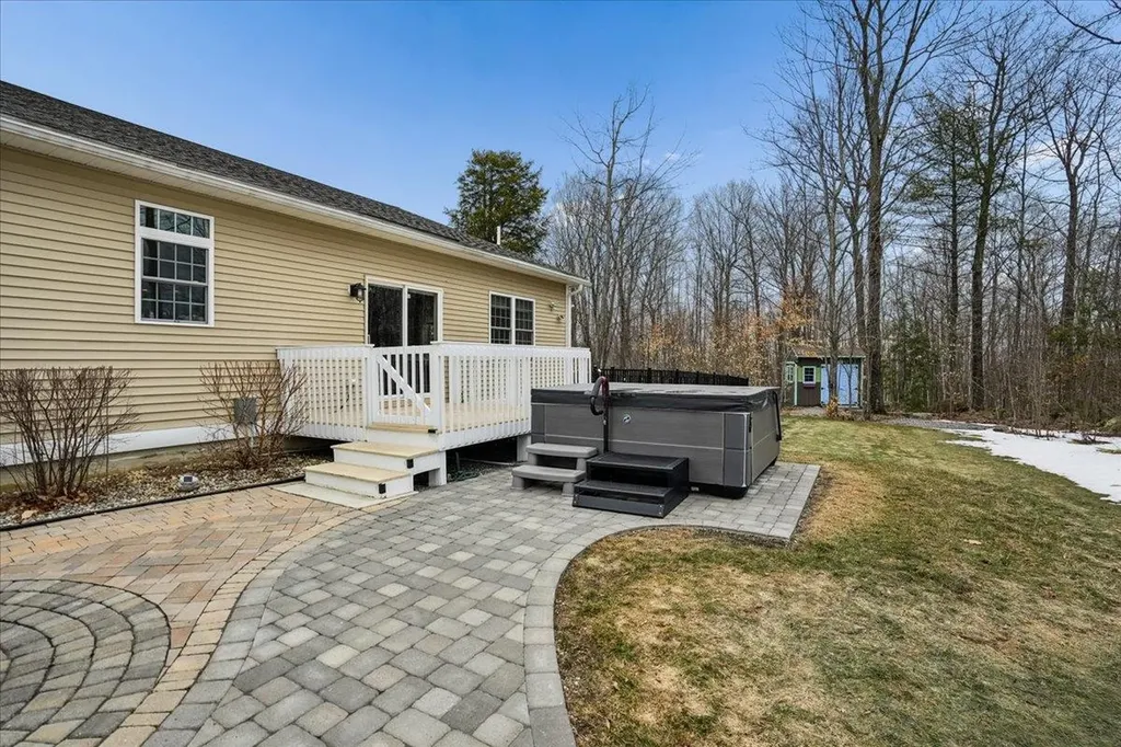 71 Overlook Drive Dunbarton NH 03046