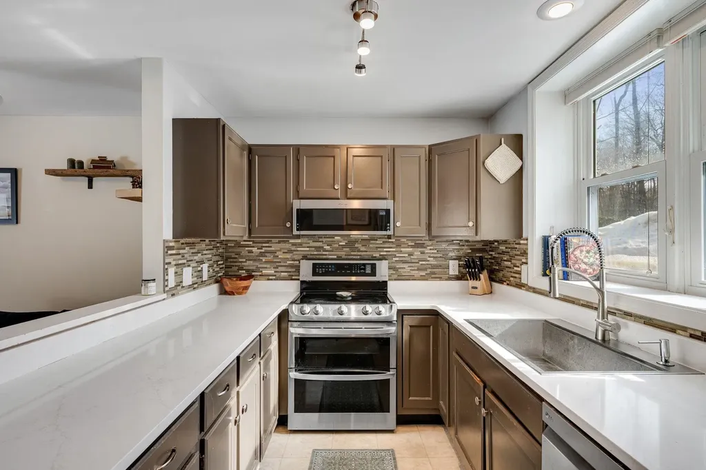 440 Oak Circle Colchester VT 05446