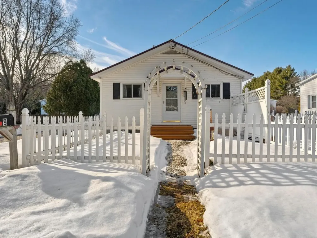 9 South Street Lane Essex Junction VT 05452