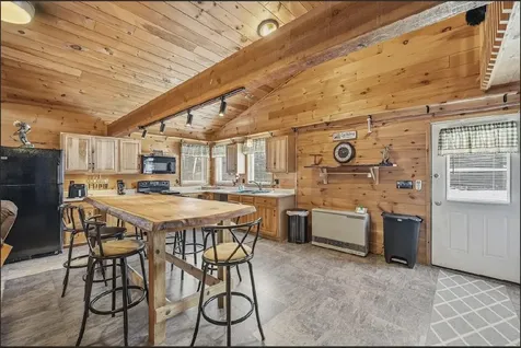 2142 Halls Stream Road Pittsburg NH 03592