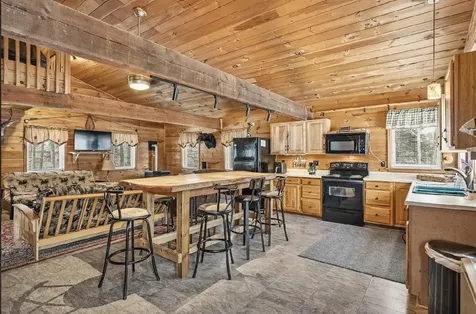 2142 Halls Stream Road Pittsburg NH 03592