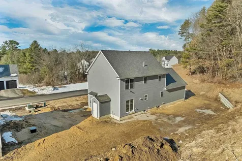 12 Shelburne Lane Concord NH 03301
