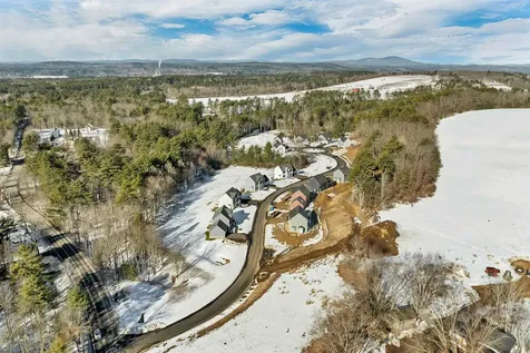 12 Shelburne Lane Concord NH 03301