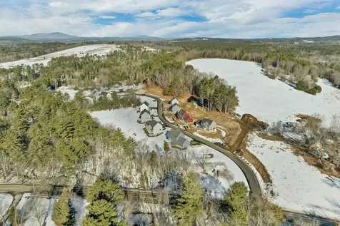 12 Shelburne Lane Concord NH 03301