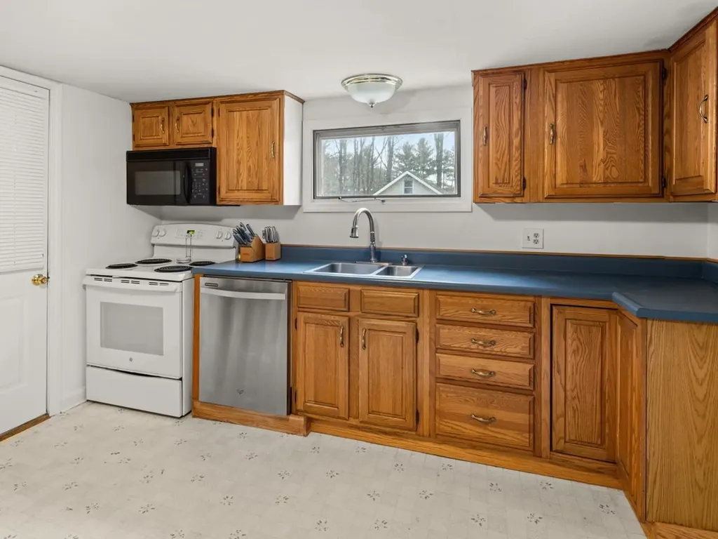 37 Lois Lane Williston VT 05495