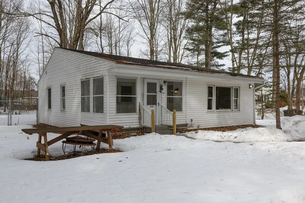 81 Village Street Concord NH 03303