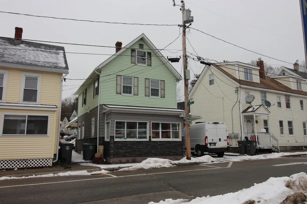 8 Central Street Pembroke NH 03275