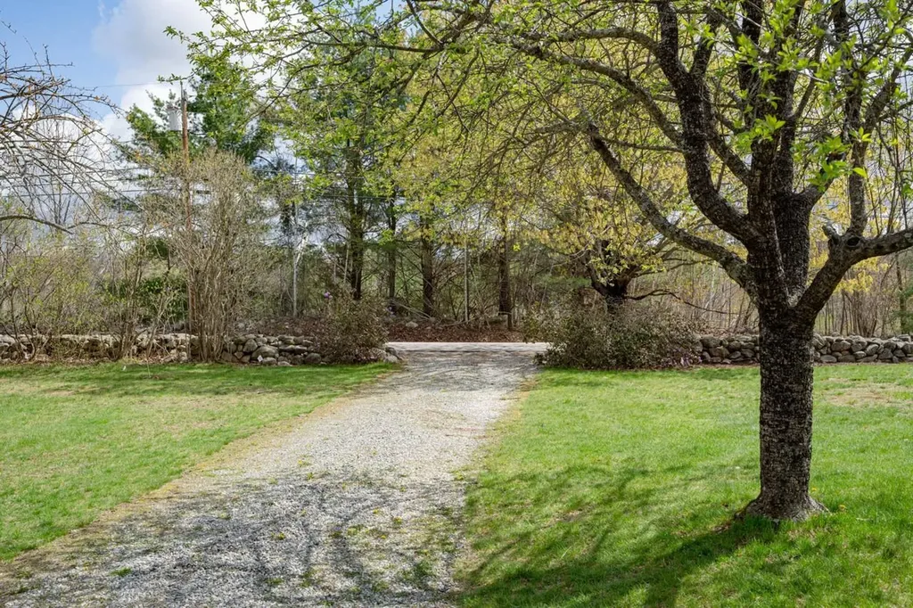 65 Kendall Hill Road Mont Vernon NH 03057