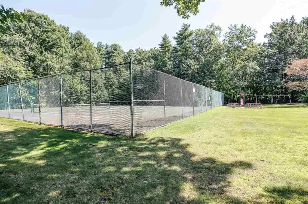 11 Strawberry Bank Road Nashua NH 03062