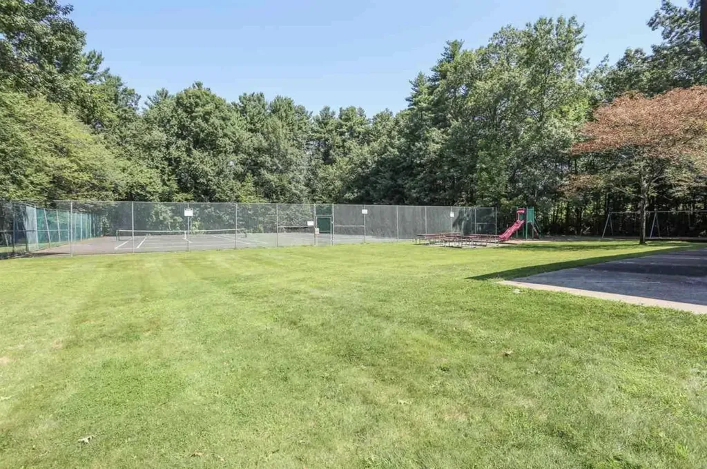 11 Strawberry Bank Road Nashua NH 03062