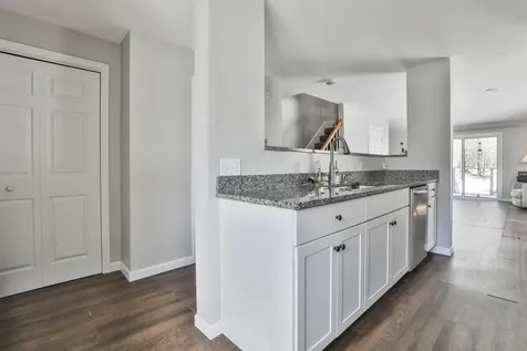 518 Fox Hollow Way Manchester NH 03104