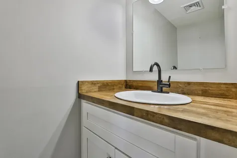 518 Fox Hollow Way Manchester NH 03104