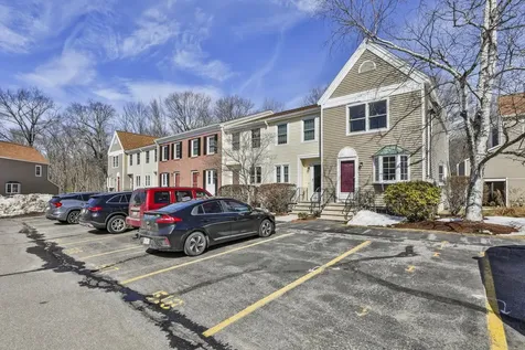 518 Fox Hollow Way Manchester NH 03104