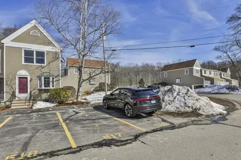 518 Fox Hollow Way Manchester NH 03104