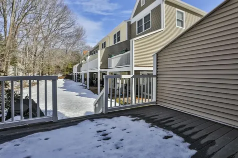 518 Fox Hollow Way Manchester NH 03104