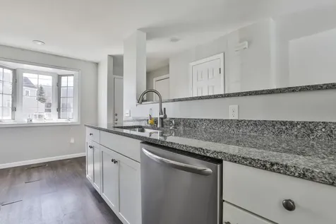 518 Fox Hollow Way Manchester NH 03104