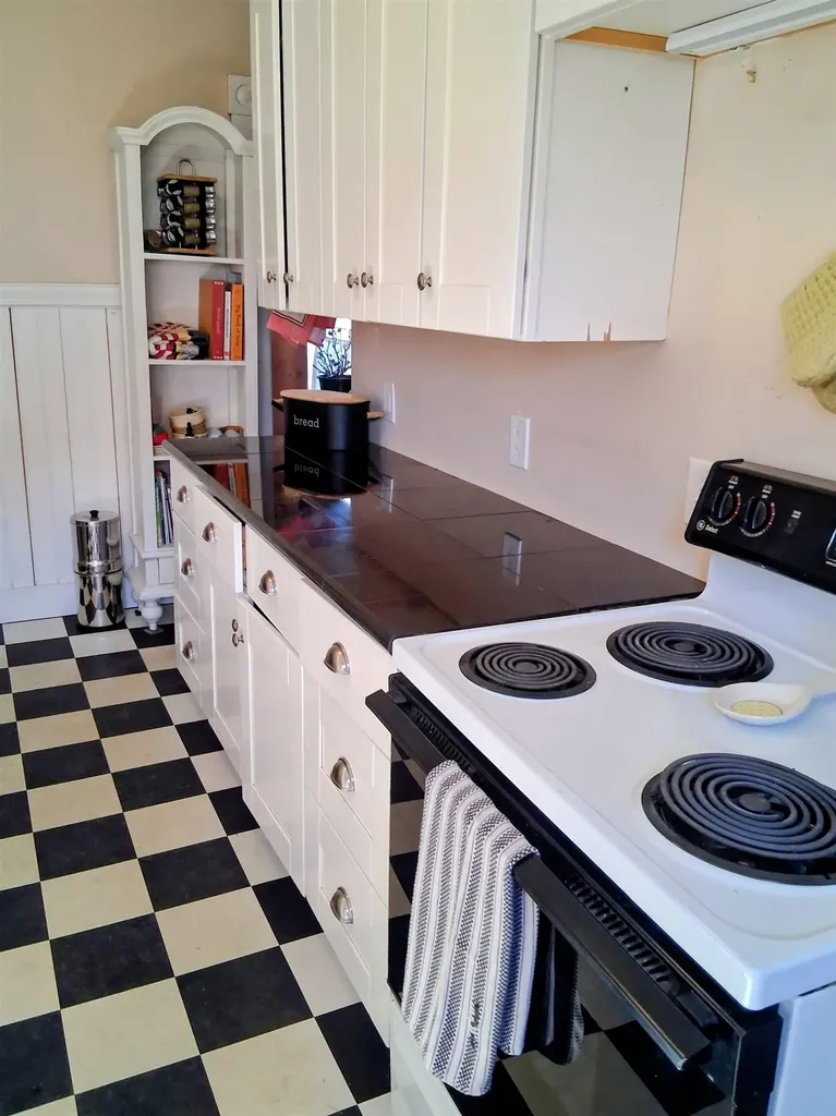 30 Cross Street Littleton NH 03561
