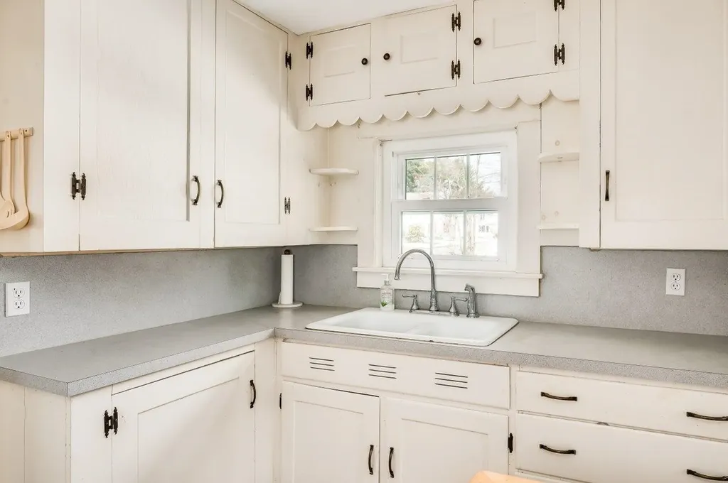 36 Highland Avenue Derry NH 03038