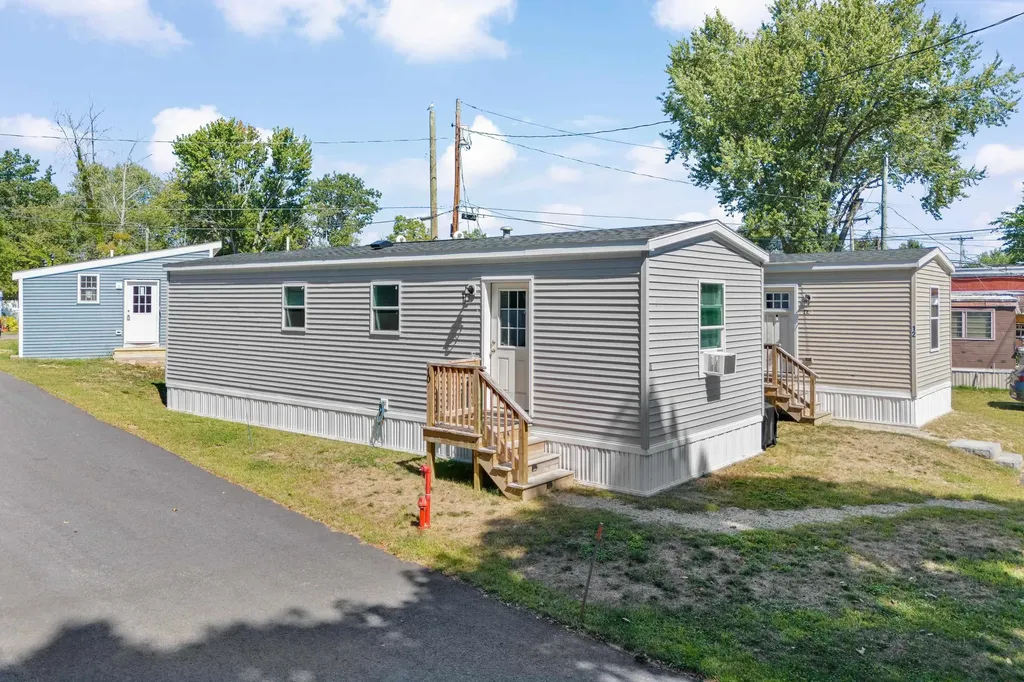 1338 Woodbury Avenue Portsmouth NH 03801