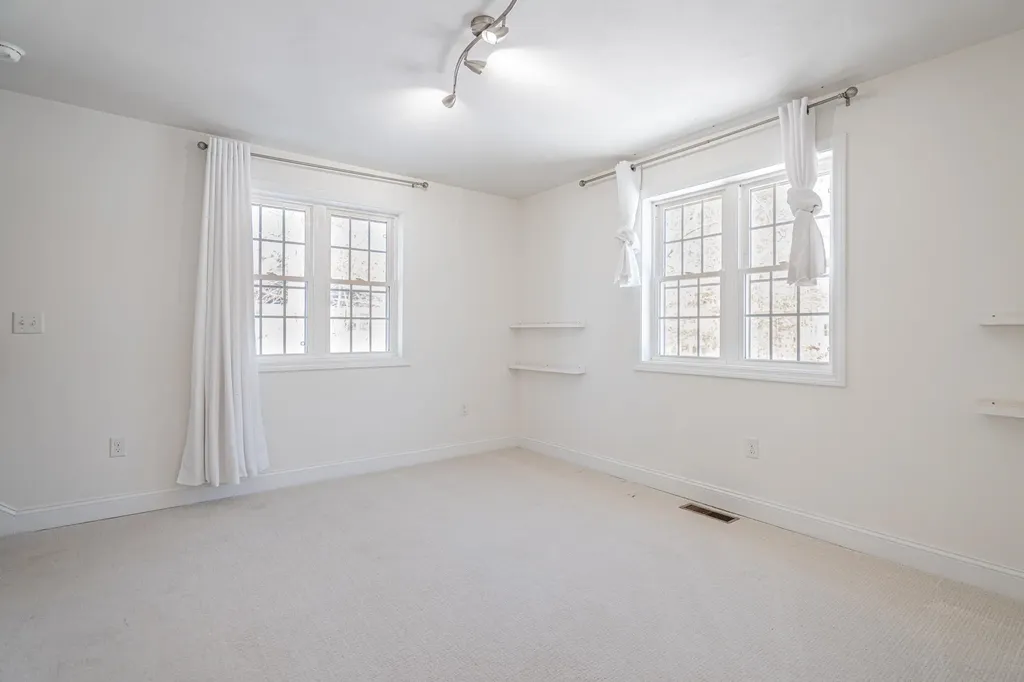 5 Lowther Place Nashua NH 03060