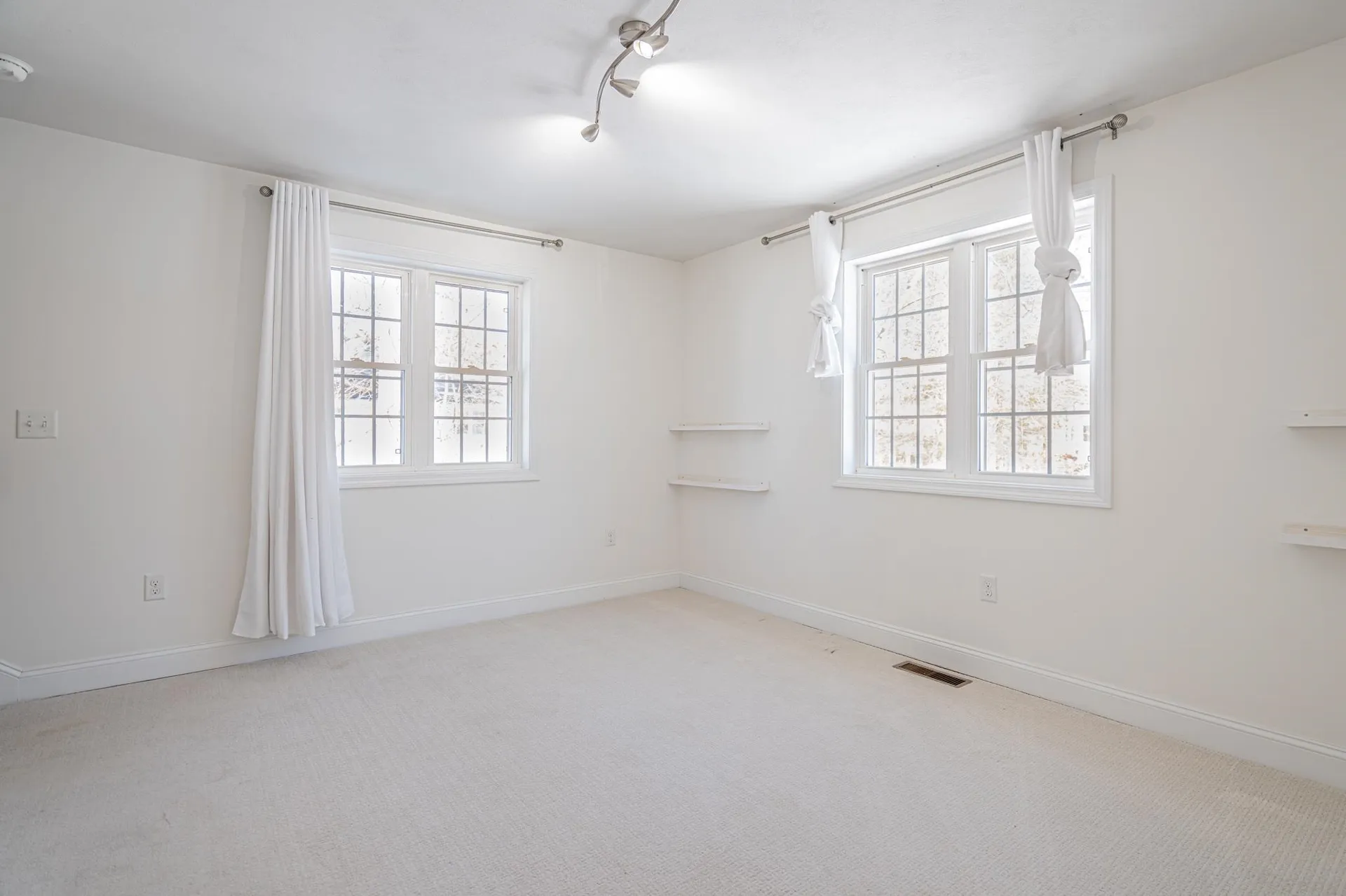 5 Lowther Place Nashua NH 03060