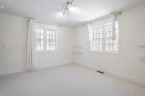 5 Lowther Place Nashua NH 03060
