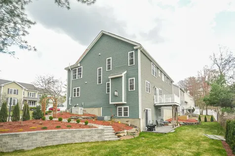 5 Lowther Place Nashua NH 03060