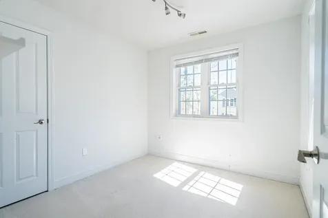 5 Lowther Place Nashua NH 03060