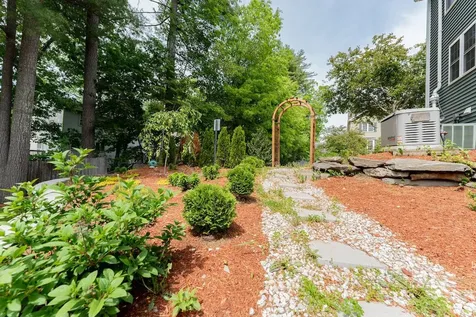 5 Lowther Place Nashua NH 03060
