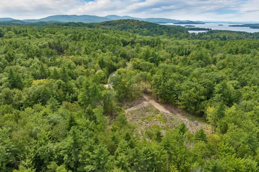 267-23 Winnipesaukee Drive Wolfeboro NH 03894