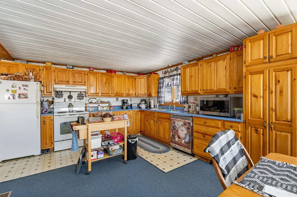 636 Meridan Hill Road Columbia NH 03576