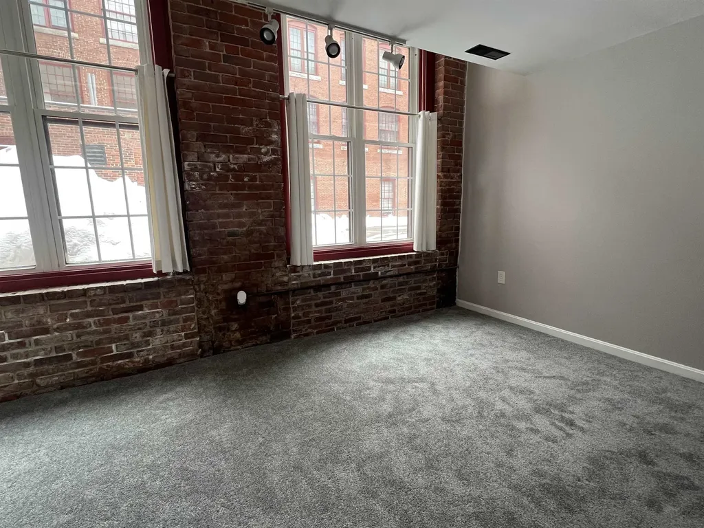 470 Silver Street Manchester NH 03103